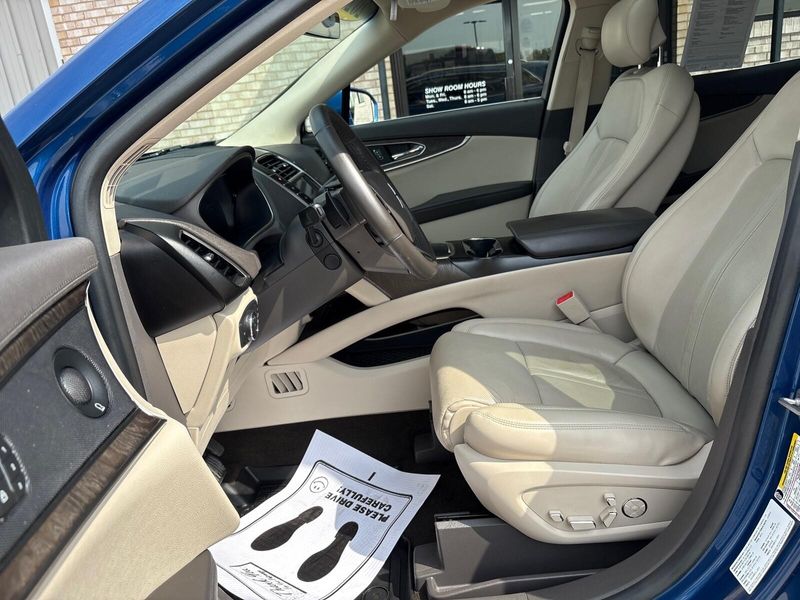 Used 2020 Lincoln Nautilus ReserveImage 3