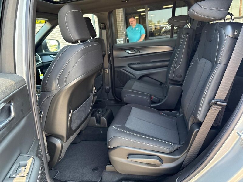 New 2025 Jeep Grand Cherokee L Laredo X 4x4Image 4