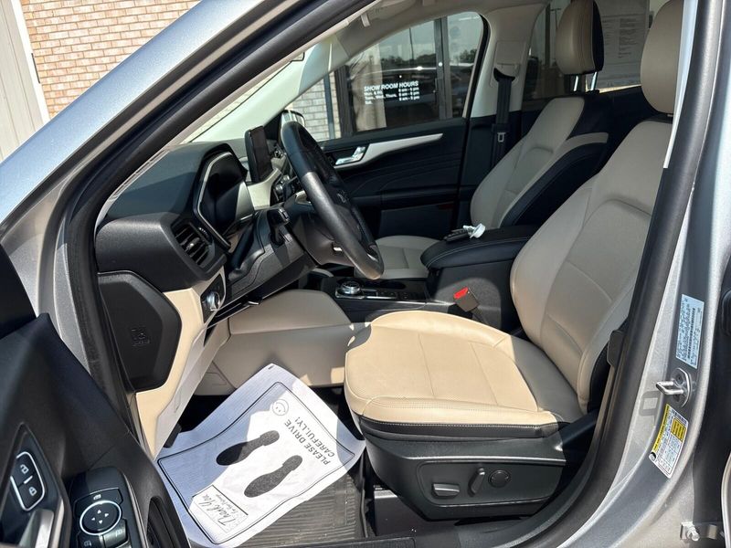 2021 Ford Escape SELImage 3