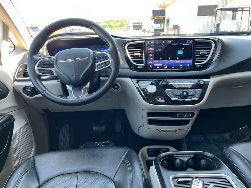 2021 Chrysler Pacifica Touring LImage 4