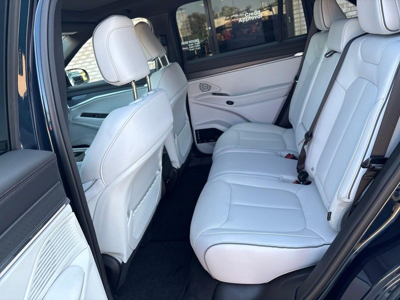 2025 Jeep Wagoneer S Wagoneer S LimitedImage 4
