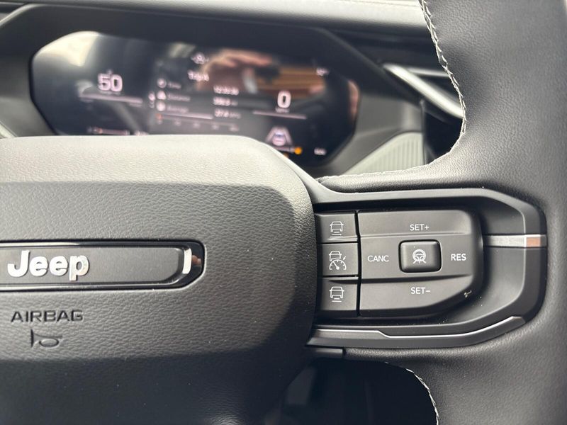 New 2026 Jeep Cherokee LaredoImage 14