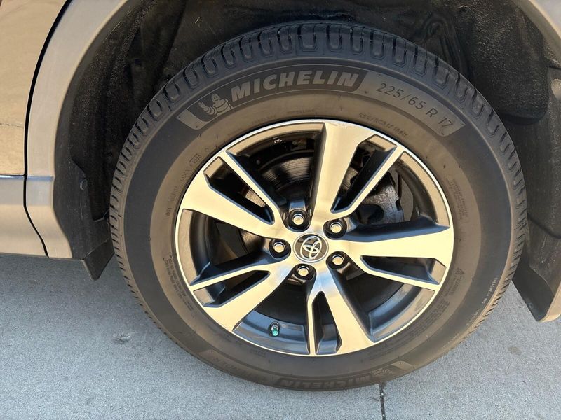 Used 2018 Toyota RAV4 XLEImage 11