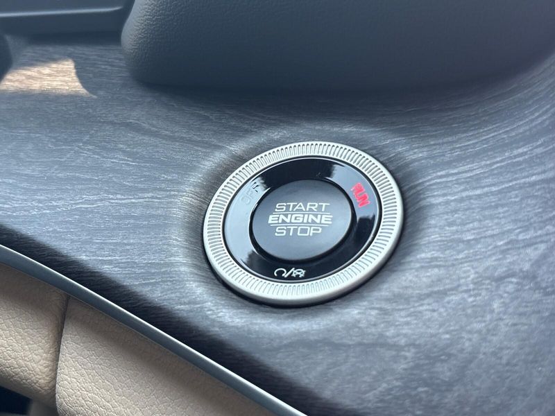 New 2025 Jeep Grand Cherokee Limited 4x4Image 19
