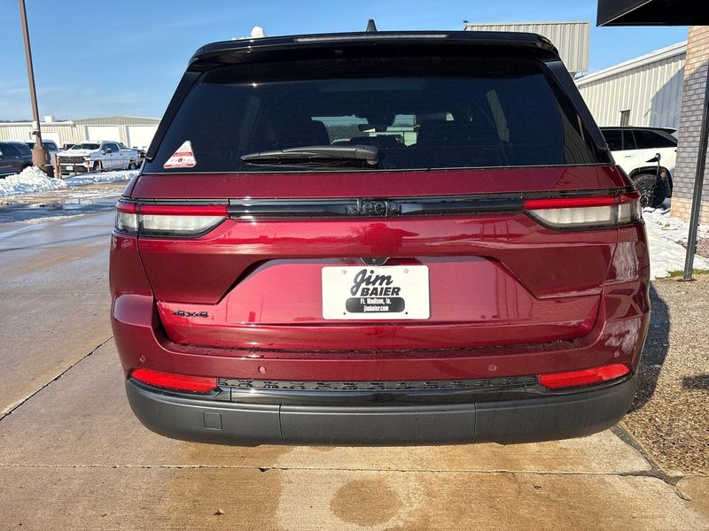 New 2025 Jeep Grand Cherokee Limited 4x4Image 11