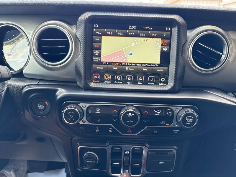 Used 2021 Jeep Wrangler Unlimited SaharaImage 18