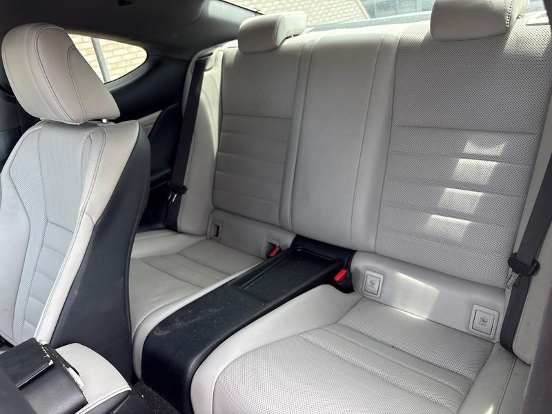 2016 Lexus RC 200t Image 4