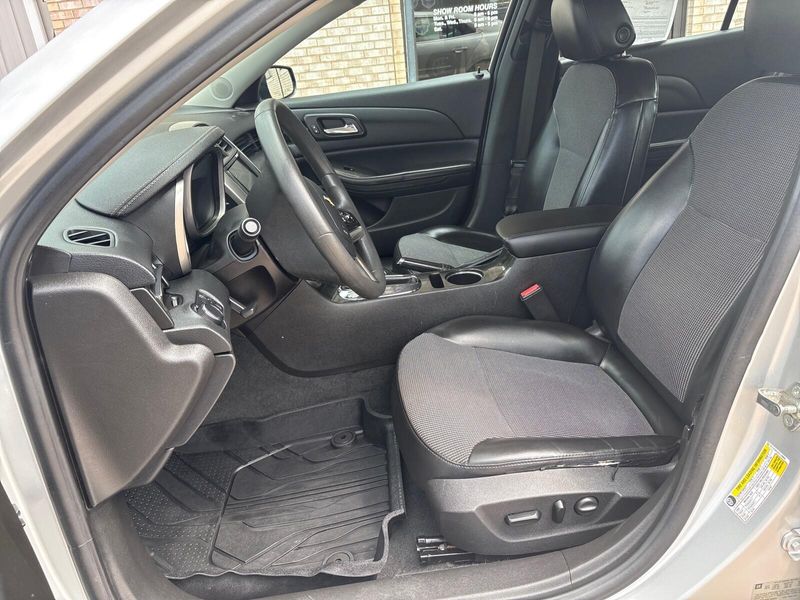 Used 2015 Chevrolet Malibu LTImage 3