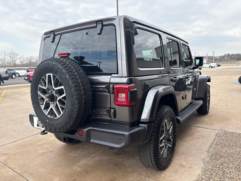 New 2026 Jeep Wrangler 4-door SaharaImage 8