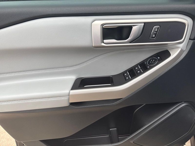 2024 Ford Explorer XLTImage 14