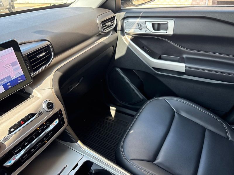 Used 2023 Ford Explorer XLTImage 24