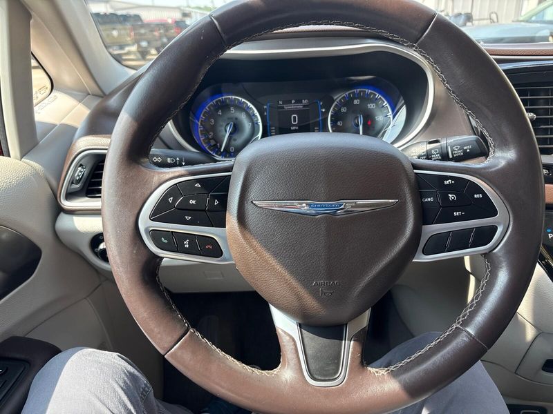 2017 Chrysler Pacifica Touring-LImage 14