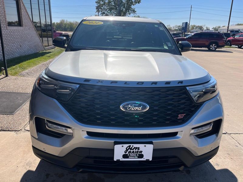 2021 Ford Explorer STImage 9