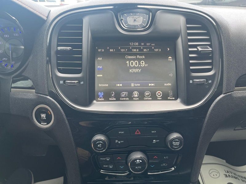 2016 Chrysler 300 300SImage 19