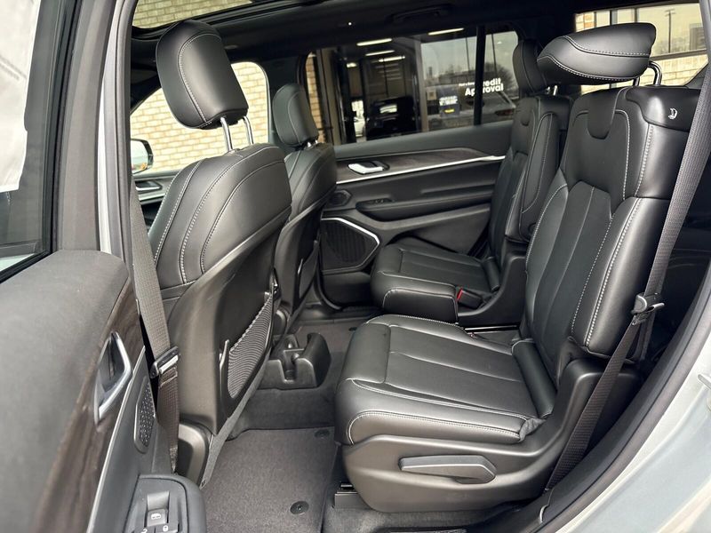 New 2026 Jeep Grand Cherokee L Limited 4x4Image 4