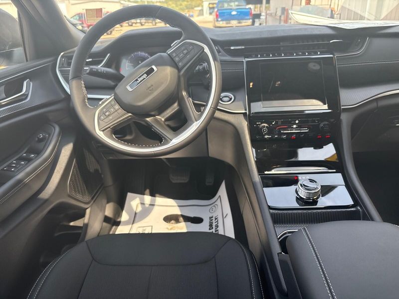New 2025 Jeep Grand Cherokee Laredo X 4x4Image 5