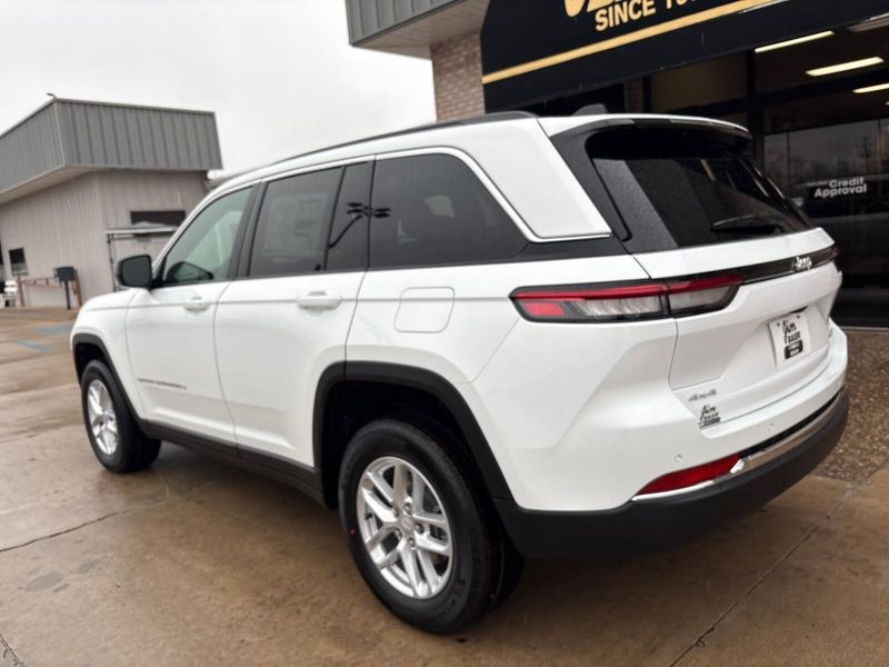 New 2026 Jeep Grand Cherokee Laredo X 4x4Image 11