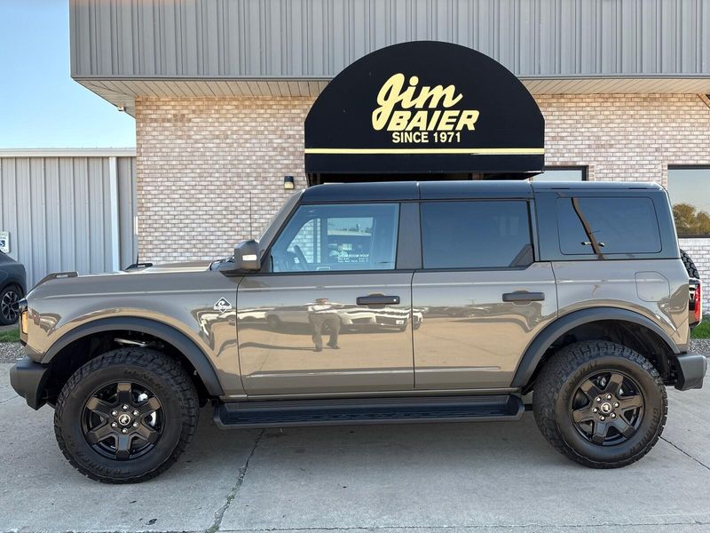 2025 Ford Bronco Outer Banks photo 2