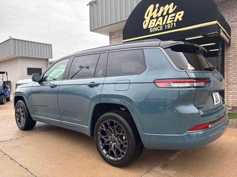 New 2026 Jeep Grand Cherokee L Summit 4x4Image 13