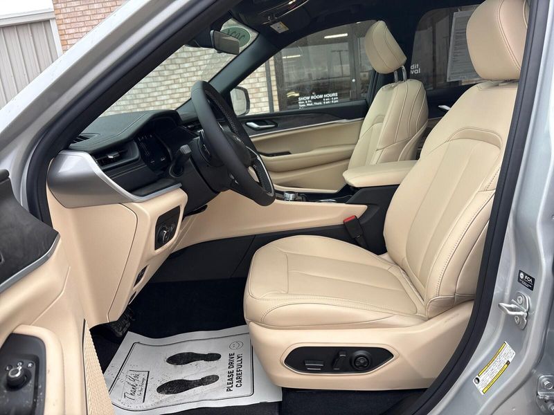 New 2026 Jeep Grand Cherokee Limited 4x4Image 3