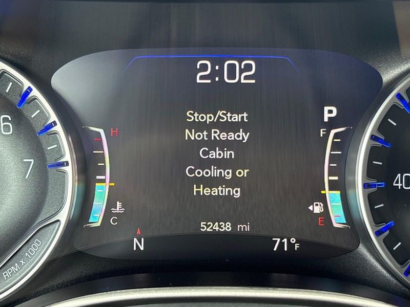 2023 Chrysler Pacifica Touring L photo 17