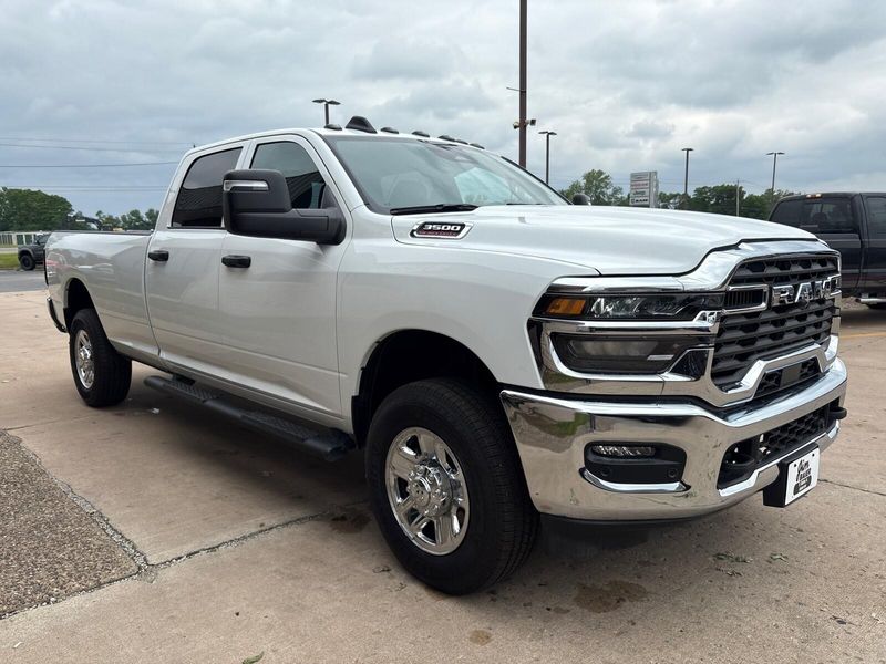 2025 RAM 3500 Tradesman Crew Cab 4x4 8