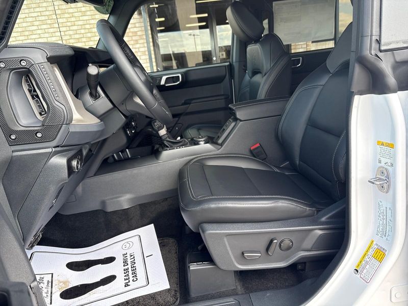 2025 Ford Bronco Outer Banks photo 3