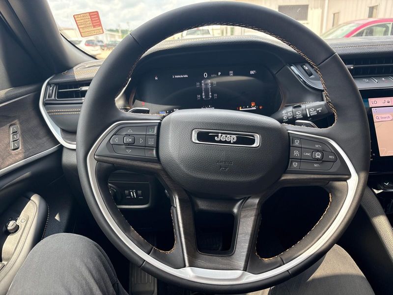 New 2026 Jeep Grand Cherokee 85th Anniversary Edition 4x4Image 15