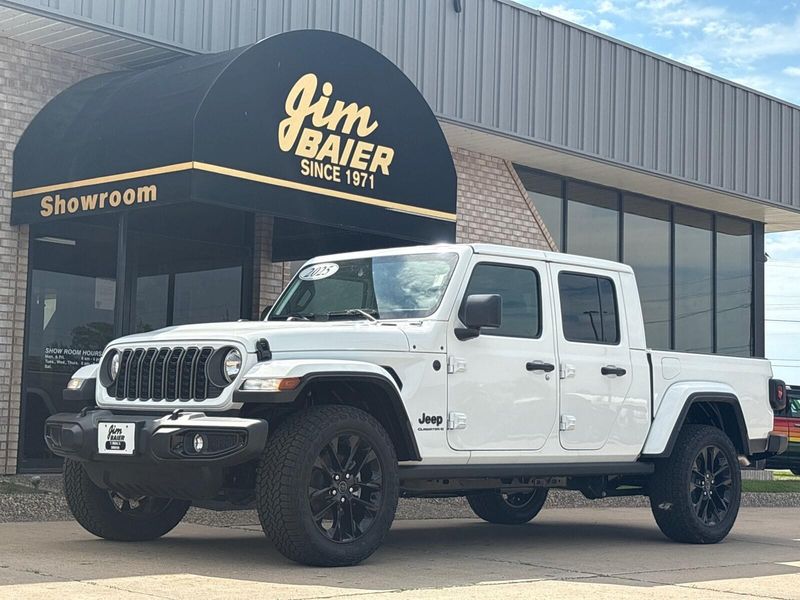 New 2025 Jeep Gladiator Nighthawk 4x4Image 1