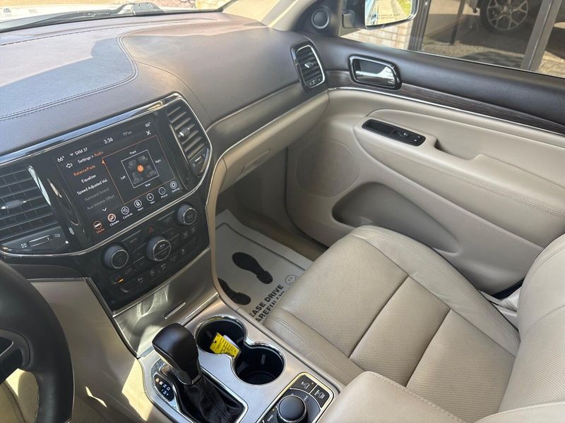 Used 2020 Jeep Grand Cherokee OverlandImage 18