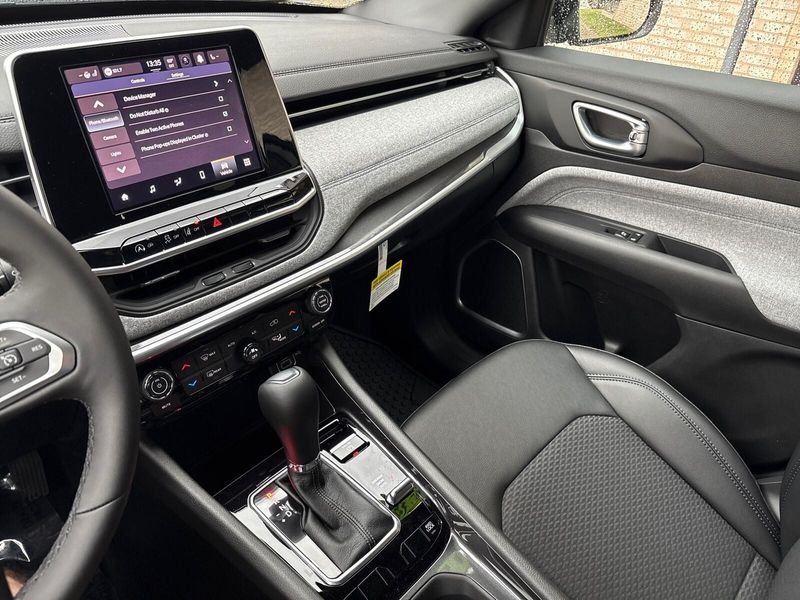 2025 Jeep Compass Latitude 4x4Image 14