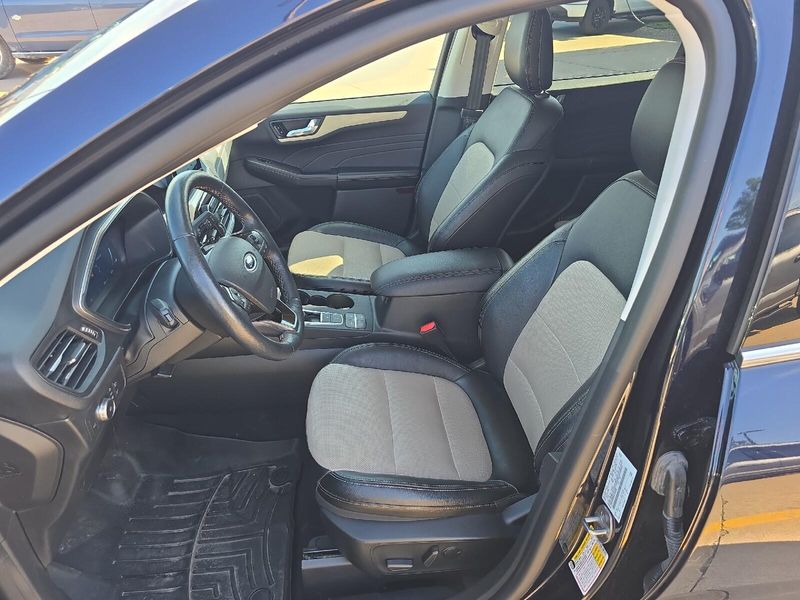 Used 2021 Ford Escape TitaniumImage 8