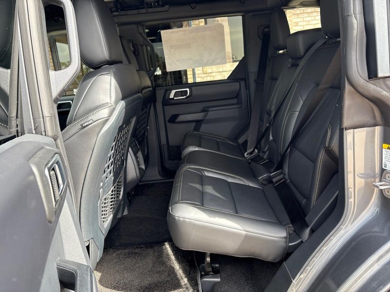 2025 Ford Bronco Badlands photo 4