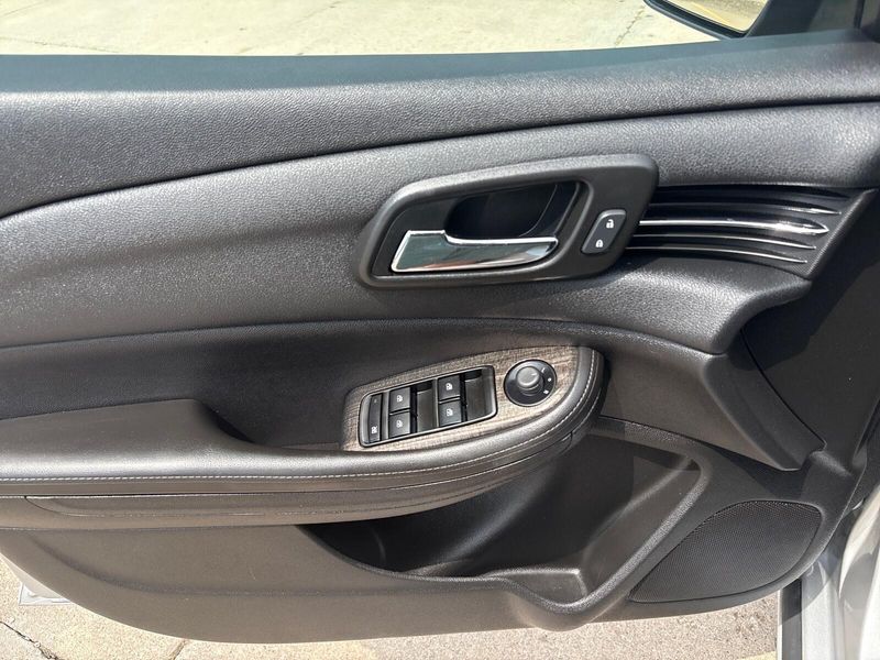 Used 2015 Chevrolet Malibu LTImage 12