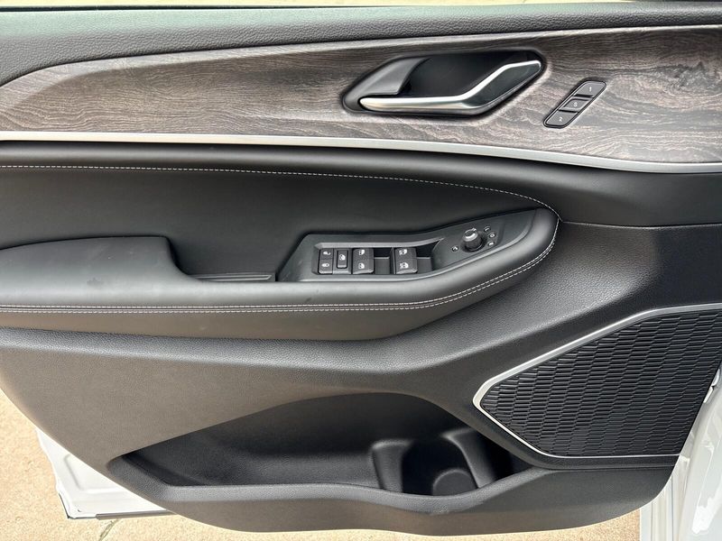 New 2027 Jeep Grand Cherokee Limited ReserveImage 14