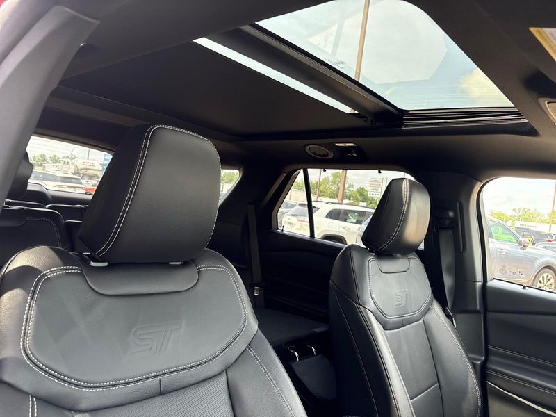 2021 Ford Explorer STImage 11