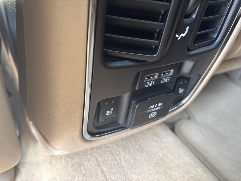 Used 2020 Jeep Grand Cherokee OverlandImage 5