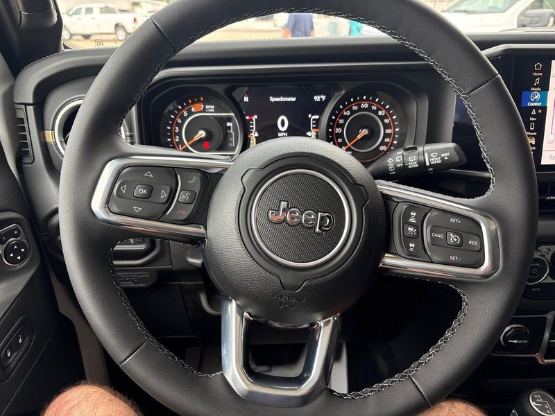 2025 Jeep Wrangler 4-door SaharaImage 13