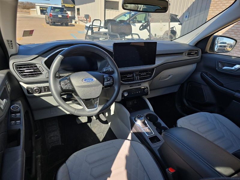 2023 Ford Escape PlatinumImage 3