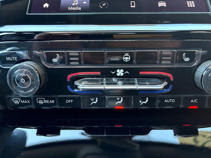 New 2025 Jeep Grand Cherokee Altitude X 4x4Image 18