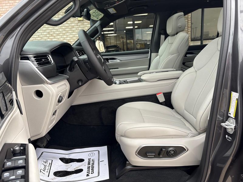 2025 Jeep Wagoneer Series IIImage 3