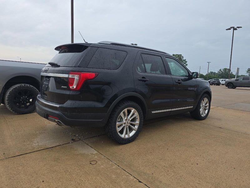 Used 2018 Ford Explorer XLTImage 3
