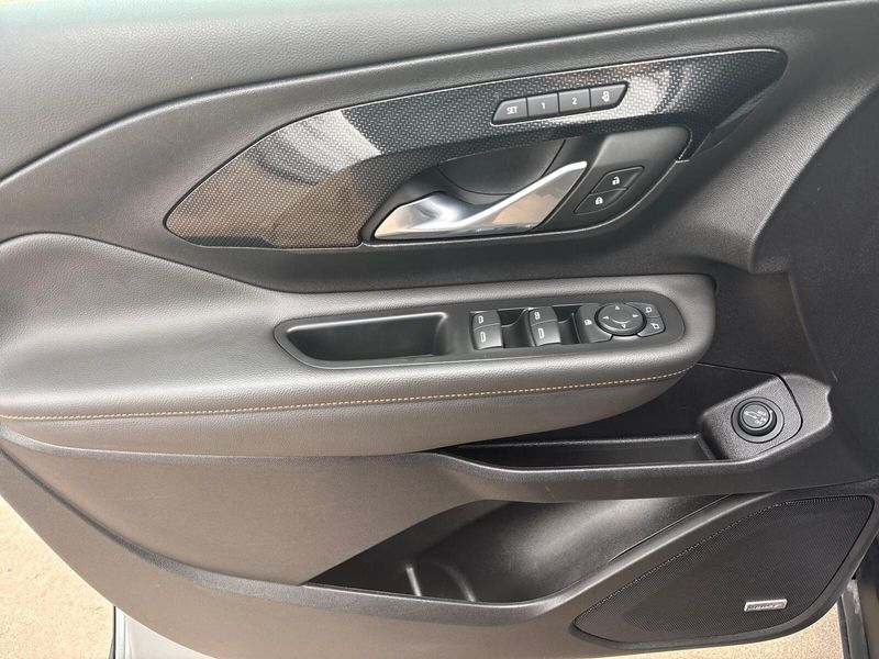 Used 2023 GMC Terrain AT4Image 13