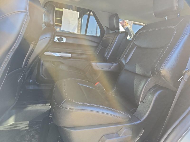 2023 Ford Explorer XLTImage 17