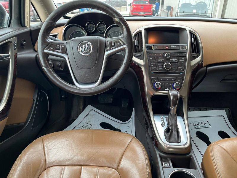 2012 Buick Verano Leather GroupImage 5