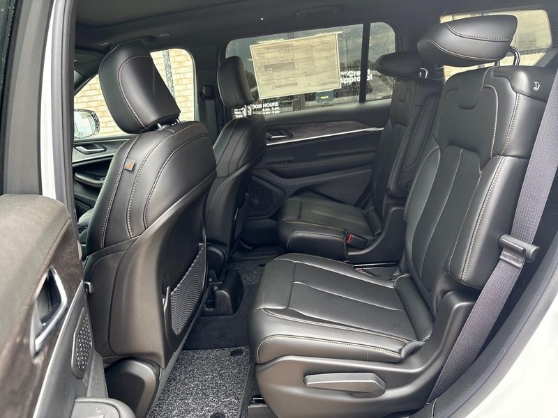 New 2026 Jeep Grand Cherokee L 85th Anniversary Edition 4x4Image 4
