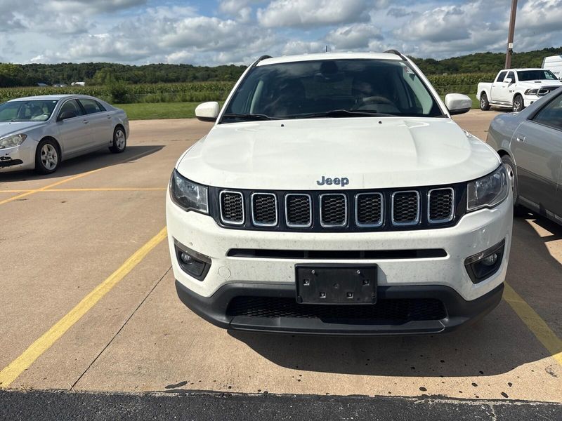 Used 2017 Jeep New Compass LatitudeImage 3