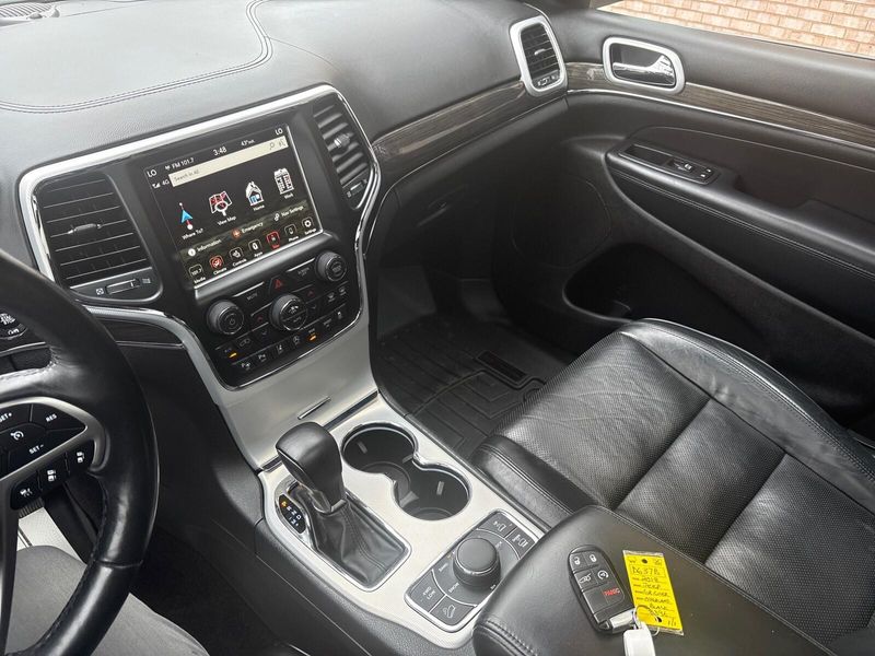 Used 2018 Jeep Grand Cherokee OverlandImage 19