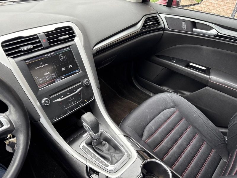 2014 Ford Fusion SEImage 15
