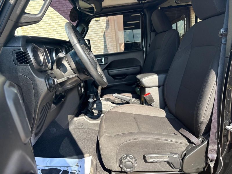 Used 2023 Jeep Wrangler WillysImage 3